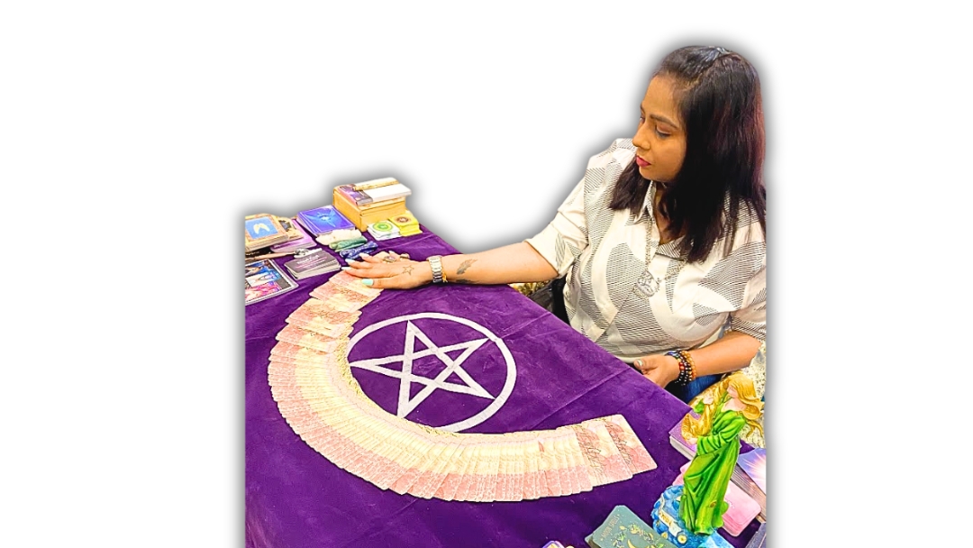 Tarot card reader and trainer